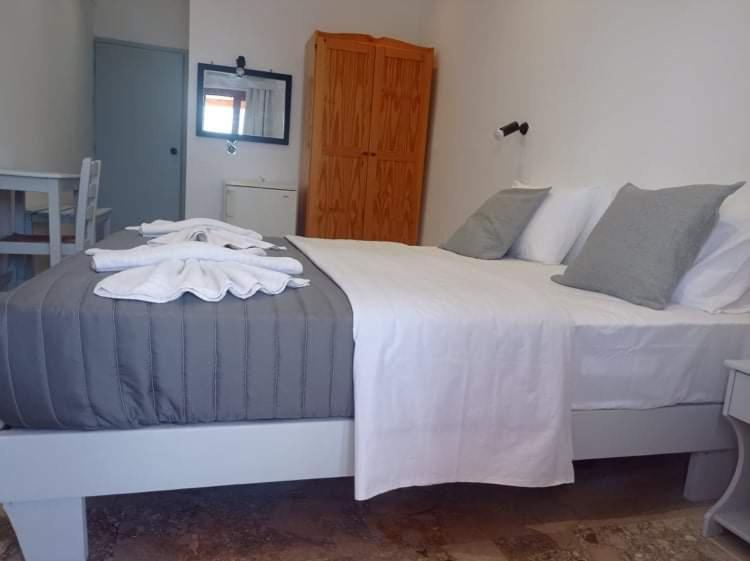 Hotel Zorbas Soúgia Esterno foto