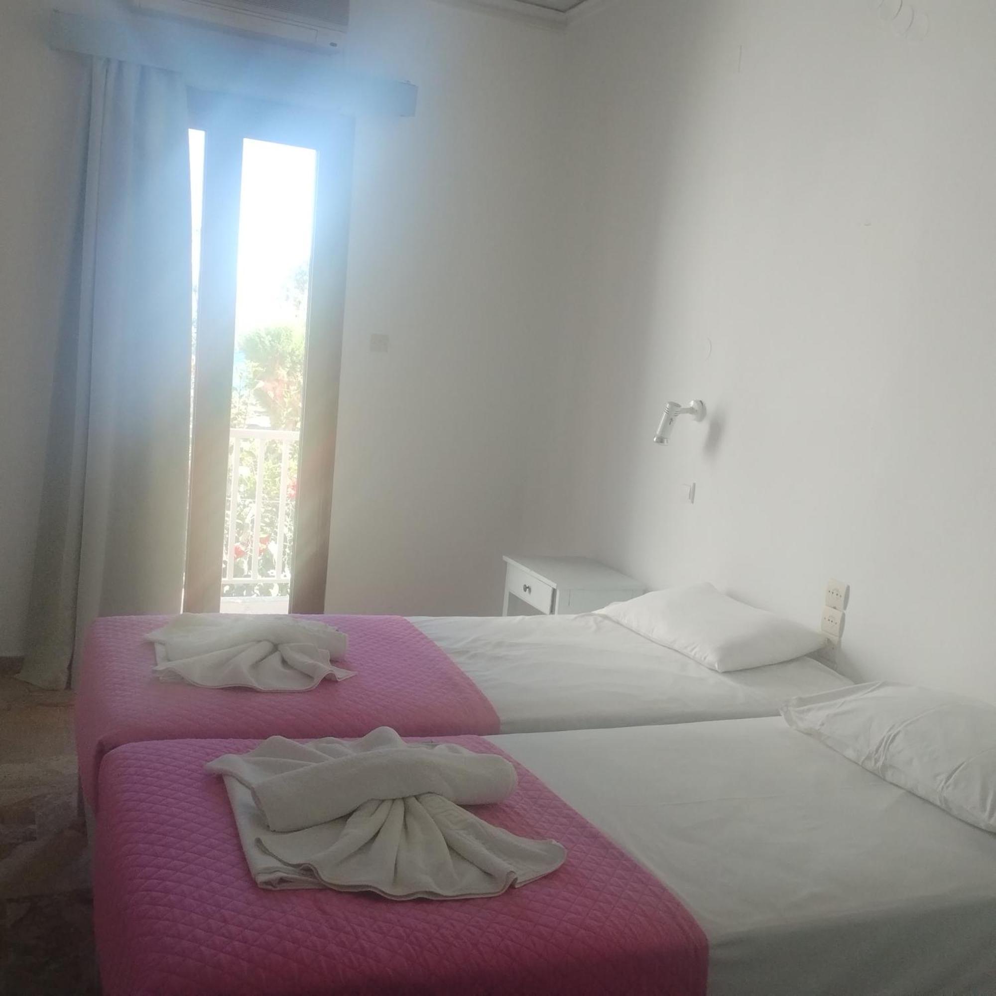 Hotel Zorbas Soúgia Esterno foto
