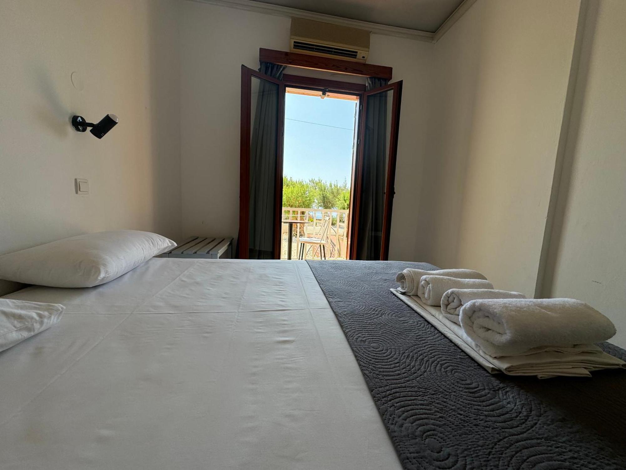 Hotel Zorbas Soúgia Esterno foto