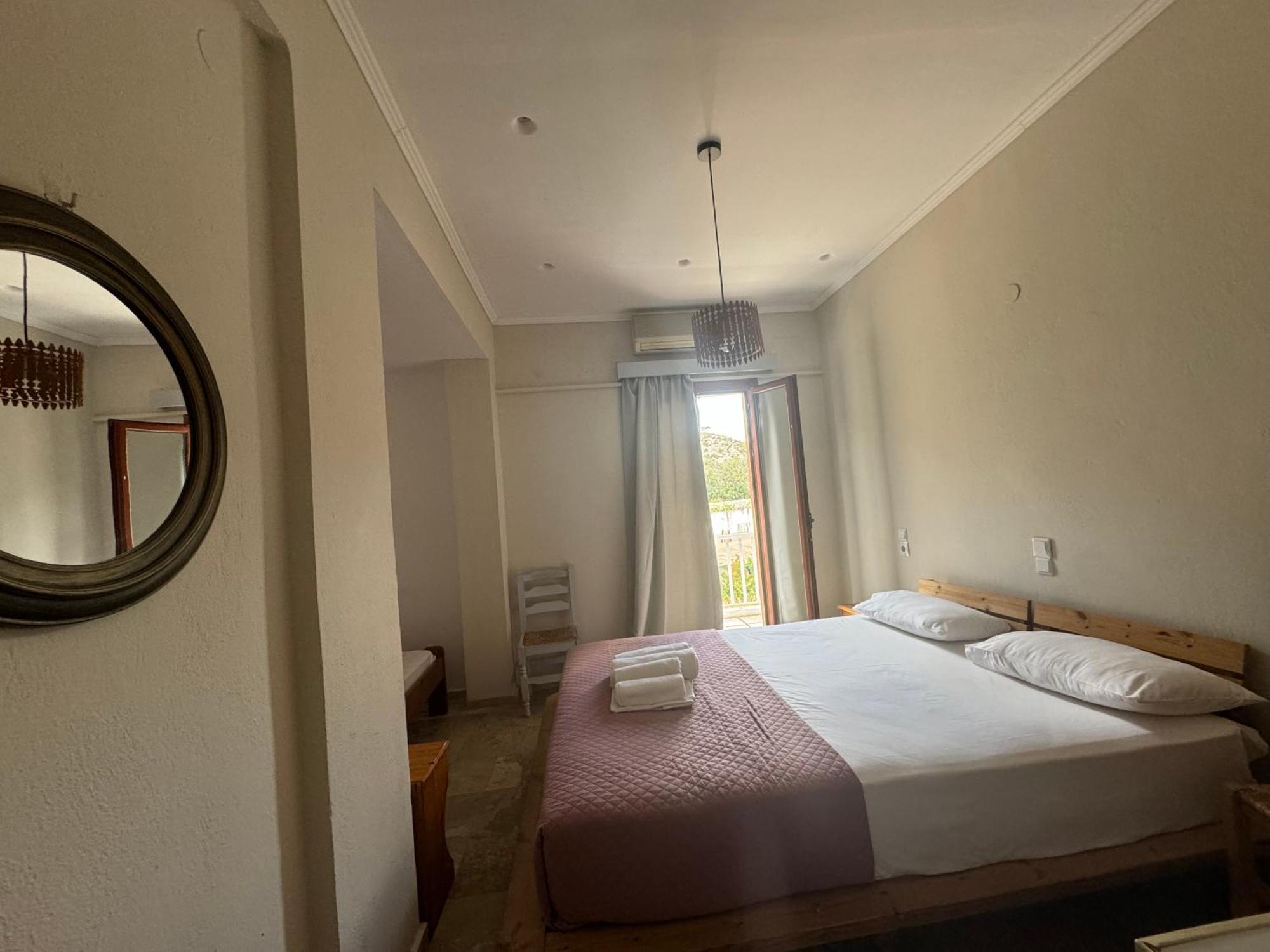 Hotel Zorbas Soúgia Esterno foto