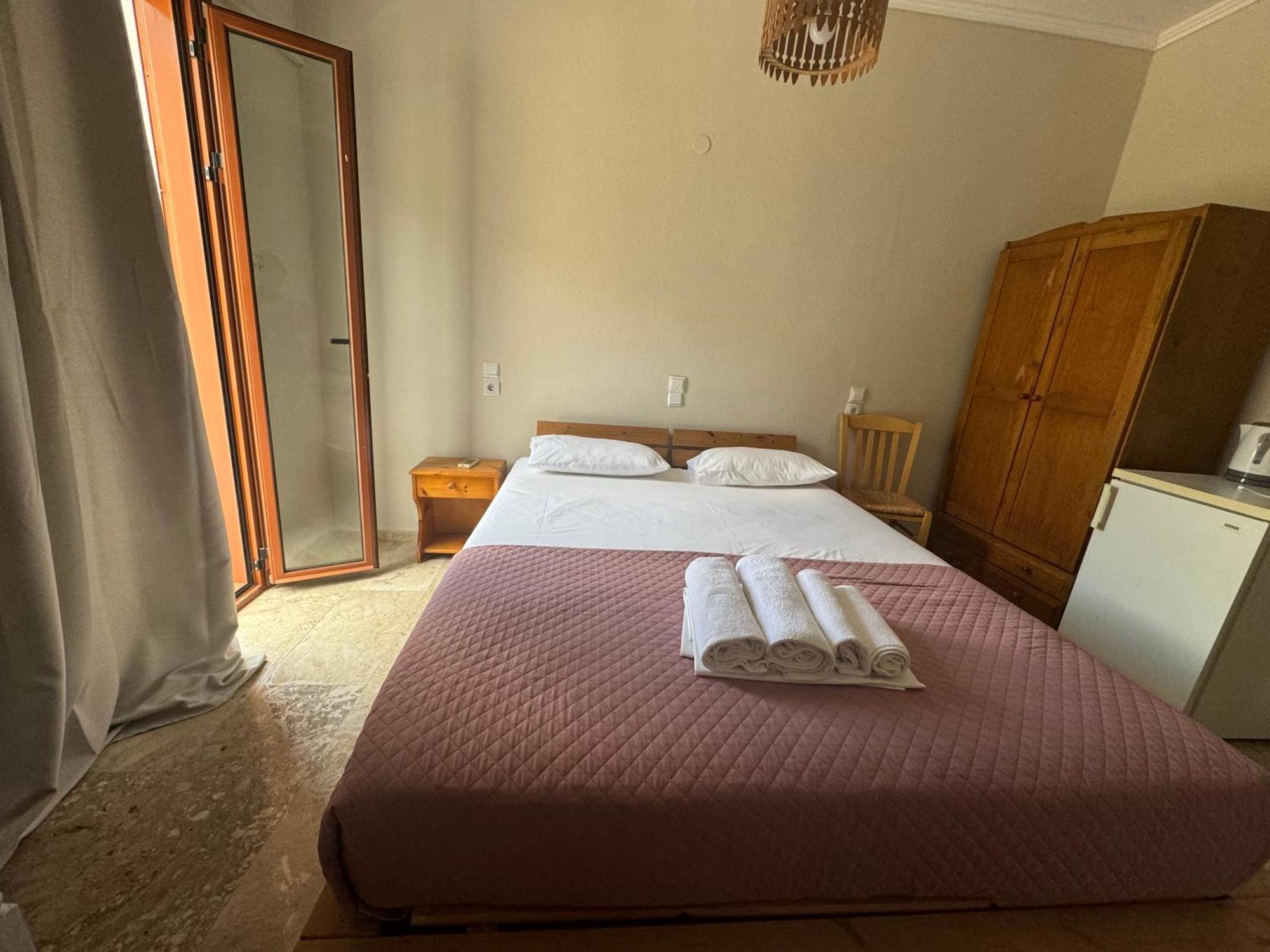 Hotel Zorbas Soúgia Esterno foto