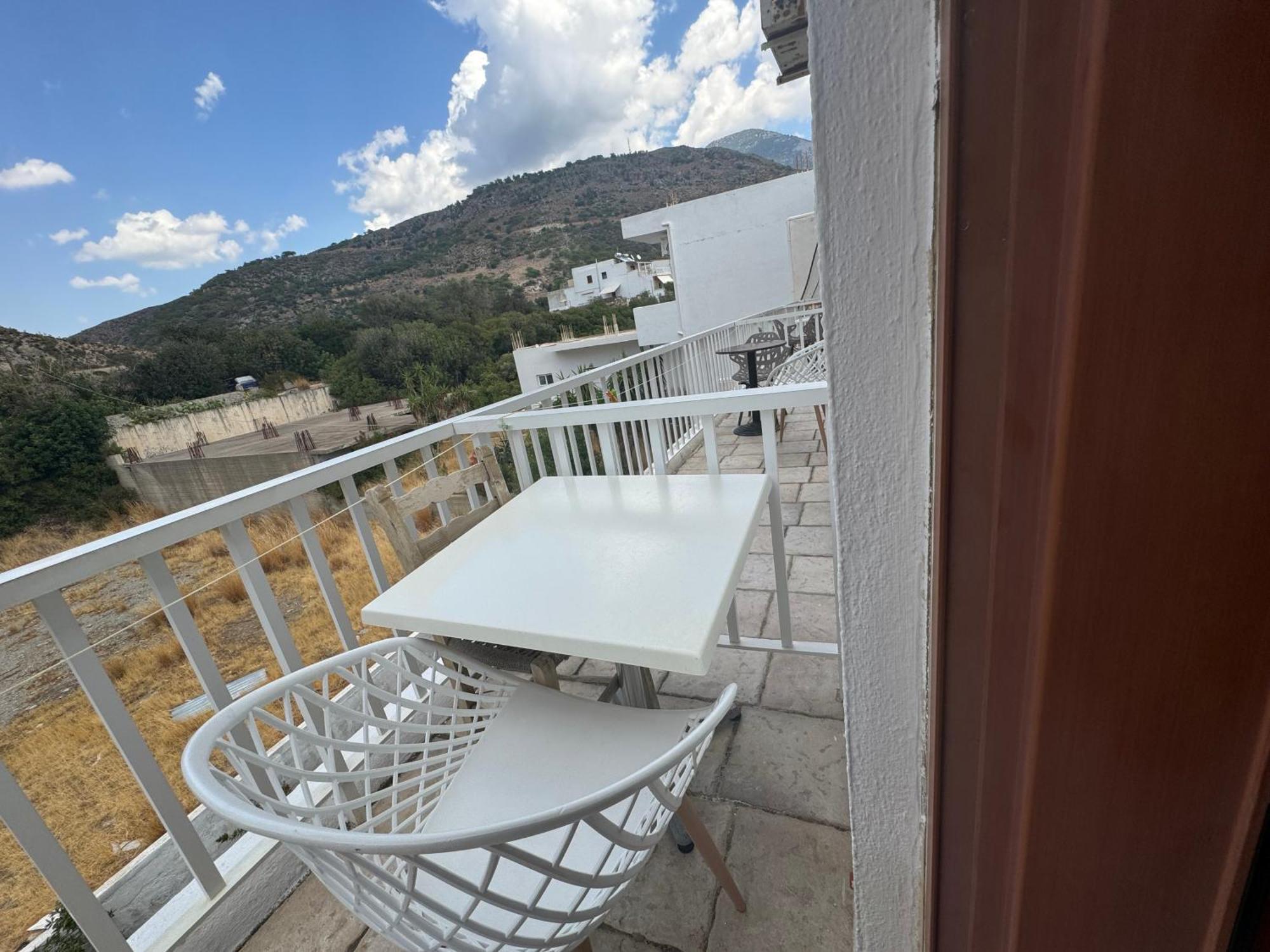 Hotel Zorbas Soúgia Esterno foto