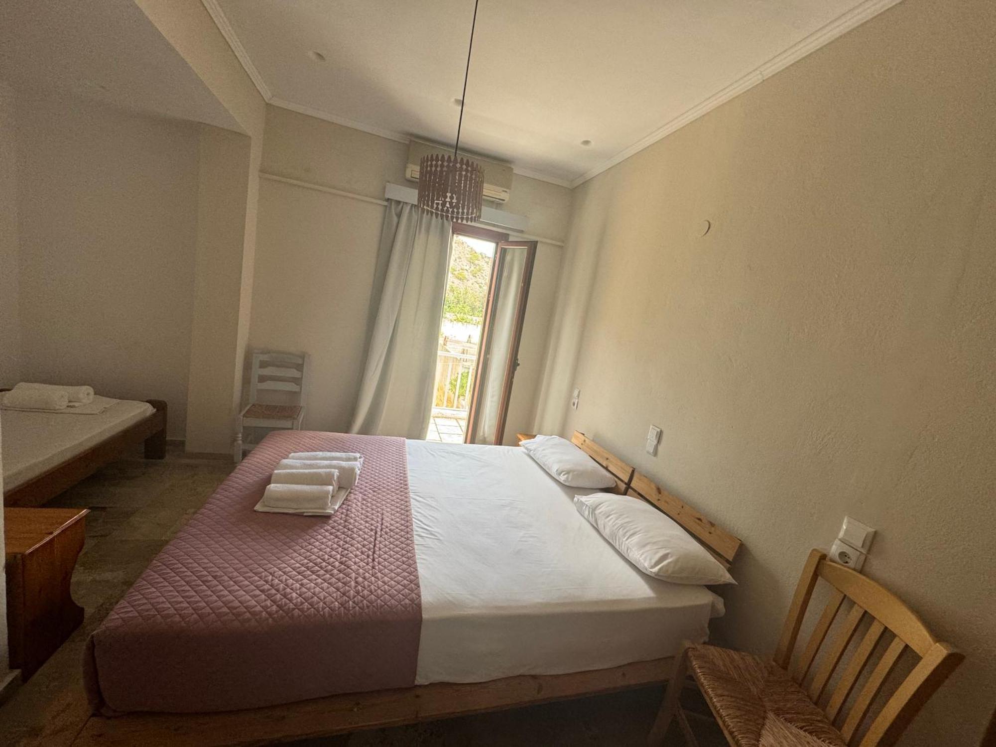 Hotel Zorbas Soúgia Esterno foto